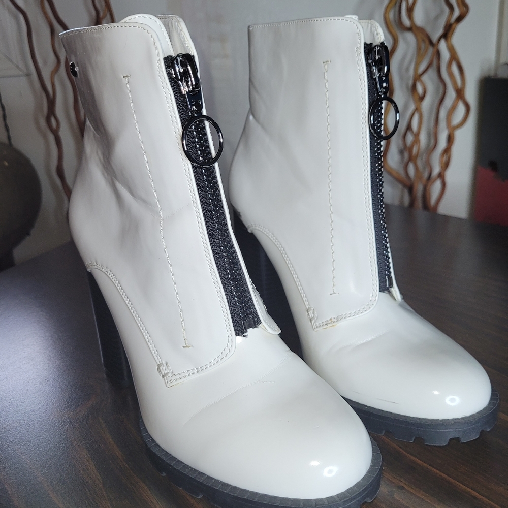 Simply Vera Very Wang White SZ 7 Bootie